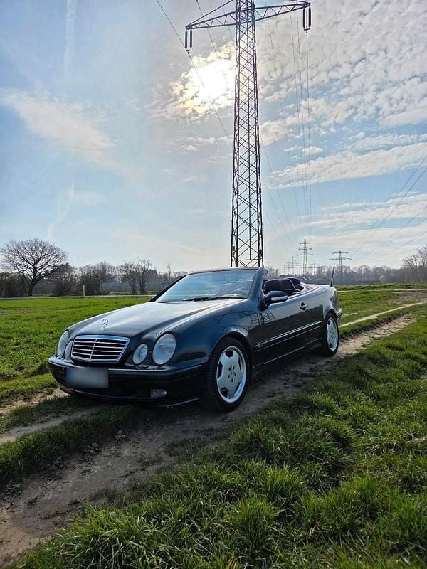 Gebraucht Mercedes CLK230 195 PS (143 kW) 2001 Schwarz Cabrio