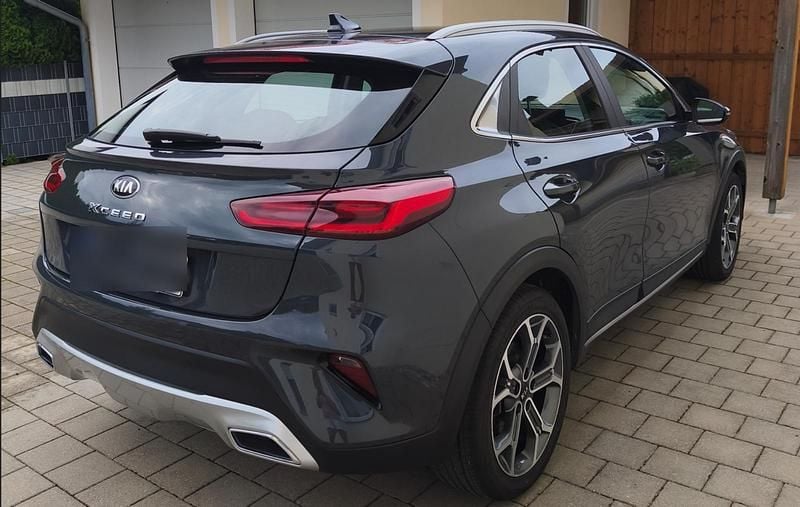 Grau Gebraucht 2020 Kia XCeed Turbo SUV | 18.900 € (Etwas zu teuer) - Bild 1/4