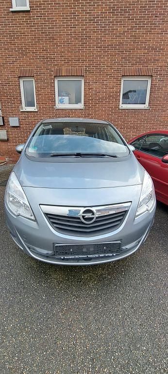 Grau Gebraucht 2011 Opel Meriva Edition Van / Kleinbus | 3.750 € (Guter Preis) - Bild 1/4