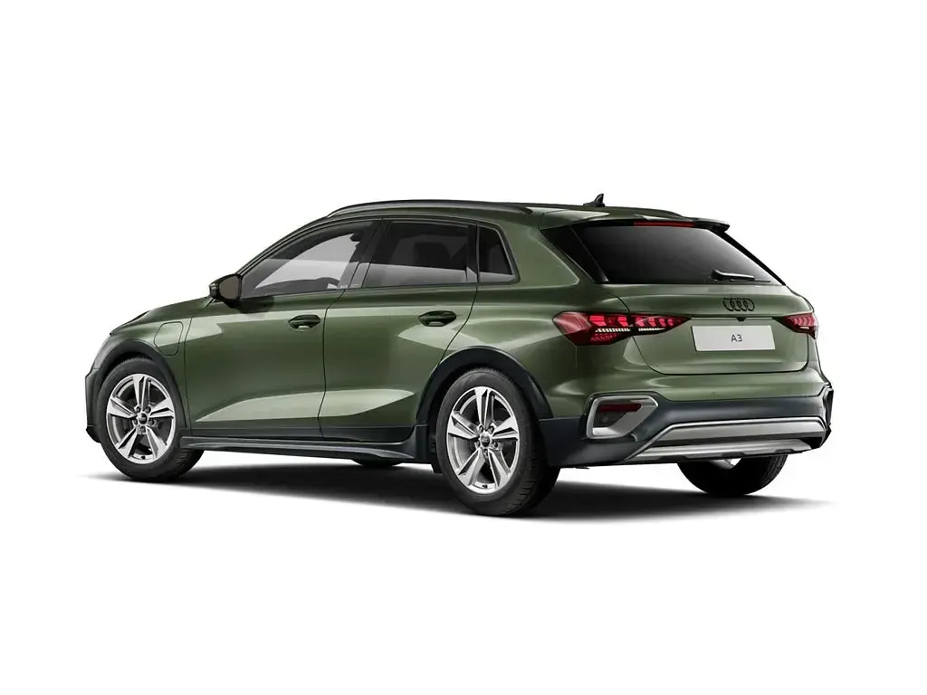 Gebraucht Audi A3 Sport 204 PS (150 kW) 2025 Distriktgrün metallic Limousine