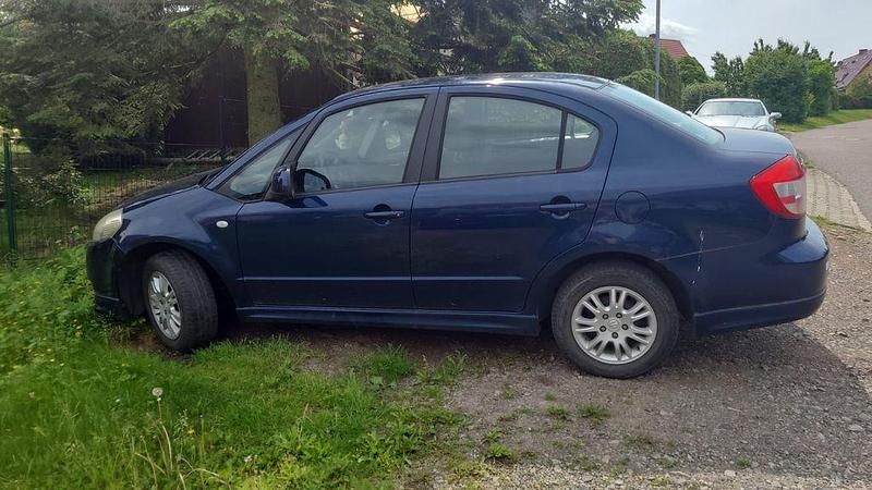 Blau Gebraucht 2009 Suzuki SX4 Comfort Limousine | 4.100 € (Fairer Preis) - Bild 1/4