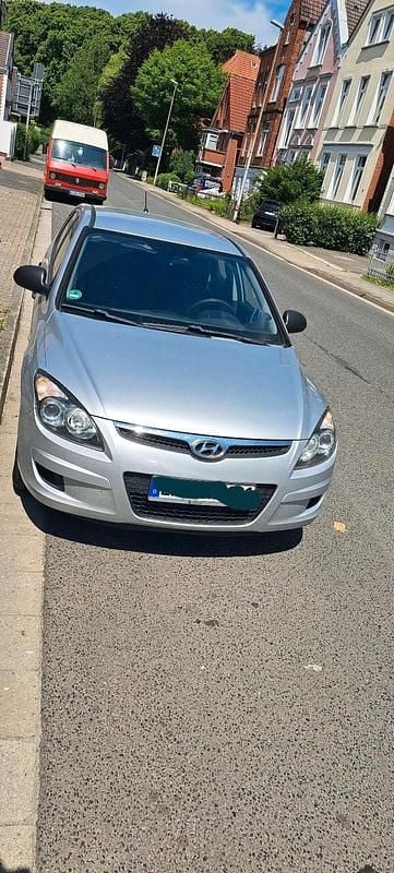 Silber Gebraucht 2008 Hyundai i30 Kleinwagen | 1.800 € (Fairer Preis) - Bild 1/4