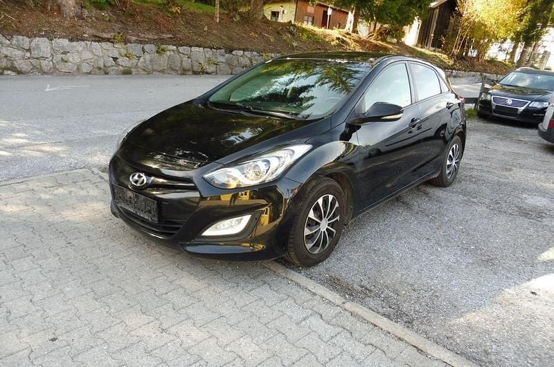 Schwarz Gebraucht 2013 Hyundai i30 Trend Limousine | 2.999 € (Guter Preis) - Bild 1/4