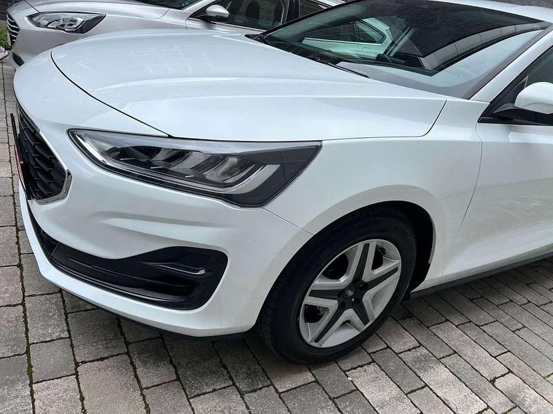 Gebraucht Ford Focus 120 PS (88 kW) 2022 Weiß Limousine