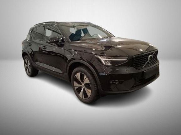 Onyx black / metallic Gebraucht 2023 Volvo XC40 Plus SUV | 31.890 € (Guter Preis) - Bild 1/4
