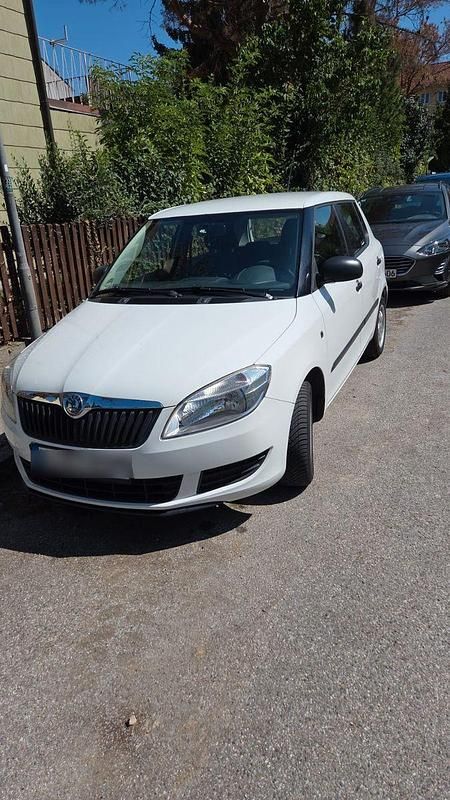 Weiß Gebraucht 2010 Skoda Fabia Cool Edition Kleinwagen | 1.500 € (Guter Preis) - Bild 1/4