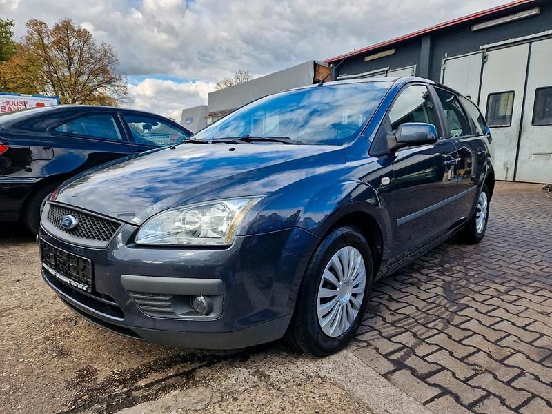 Grau Gebraucht 2007 Ford Focus Kombi | 2.490 € (Fairer Preis) - Bild 1/4
