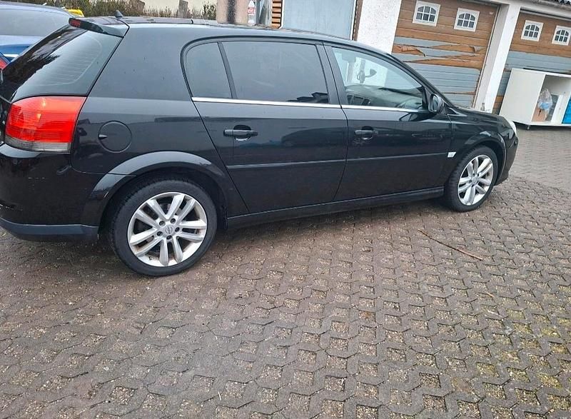 Gebraucht Opel Signum 150 PS (110 kW) 2007 Schwarz Kleinwagen