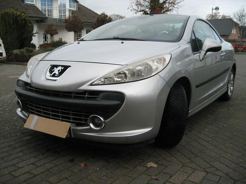 Silber Gebraucht 2007 Peugeot 207 CC Platinum Cabrio | 5.450 € (Fairer Preis) - Bild 1/4