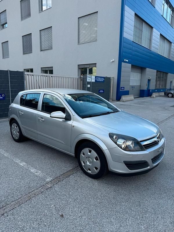 Gebraucht Opel Astra 105 PS (77 kW) 2005 Silber Kleinwagen