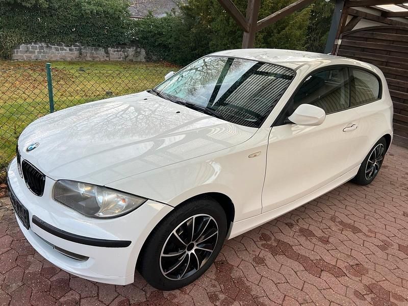 Weiß Gebraucht 2010 BMW 116 Kleinwagen | 4.500 € (Etwas zu teuer) - Bild 1/4