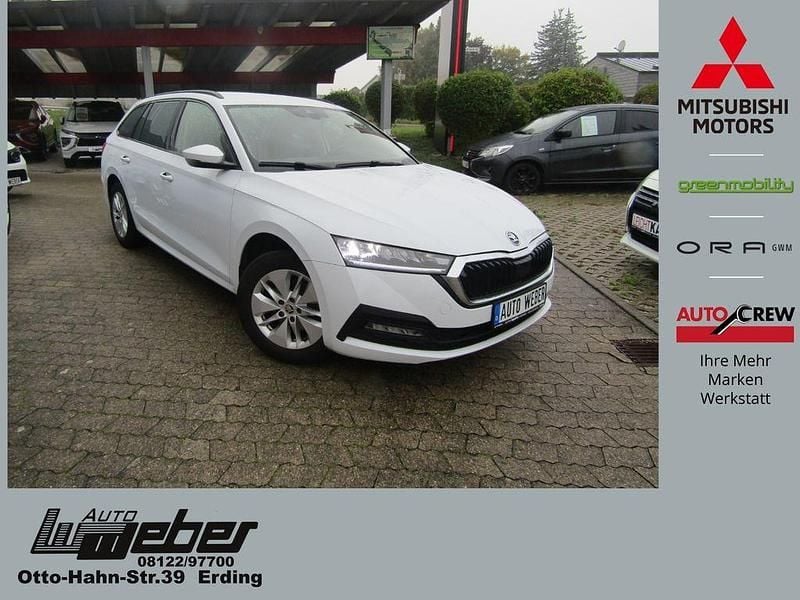 Bila moon/moon white Gebraucht 2023 Skoda Octavia Ambition Kombi | 17.990 € (Superpreis) - Bild 1/4