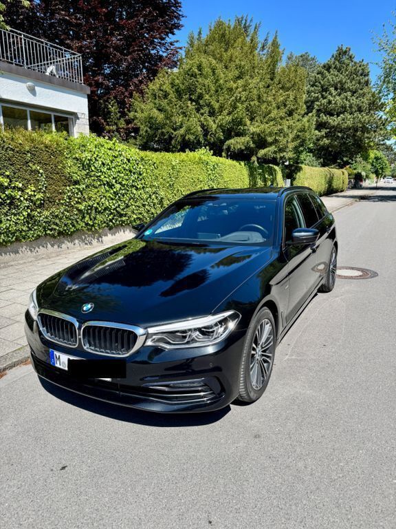 Schwarz Gebraucht 2018 BMW 530 Shadowline Kombi | 25.900 € (Fairer Preis) - Bild 1/4