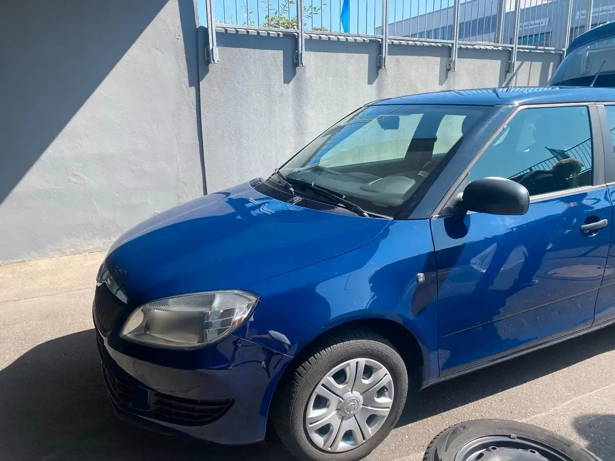Gebraucht Skoda Fabia 60 PS (44 kW) 2014 Blau Kleinwagen