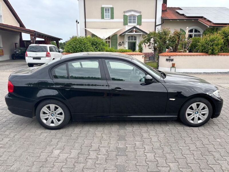 Schwarz Gebraucht 2010 BMW 318 Comfort Edition Limousine | 3.990 € (Superpreis) - Bild 1/4