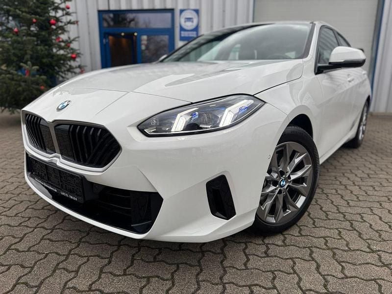 Weiß Gebraucht 2024 BMW 120 Kleinwagen | 25.999 € (Superpreis) - Bild 1/4