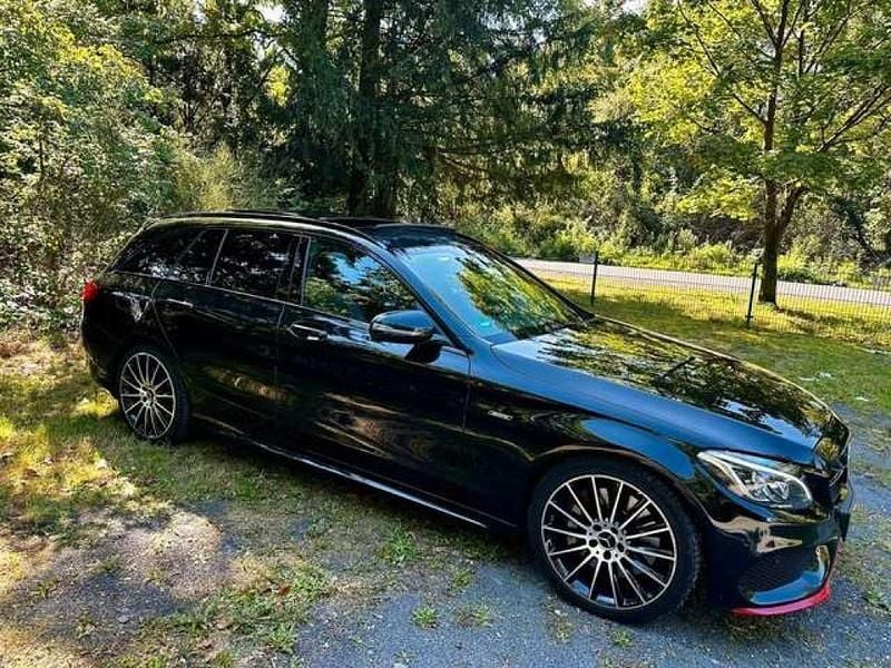 Obsidianschwarz (metallic) Gebraucht 2016 Mercedes C43 AMG AMG Kombi | 29.850 € (Fairer Preis) - Bild 1/4