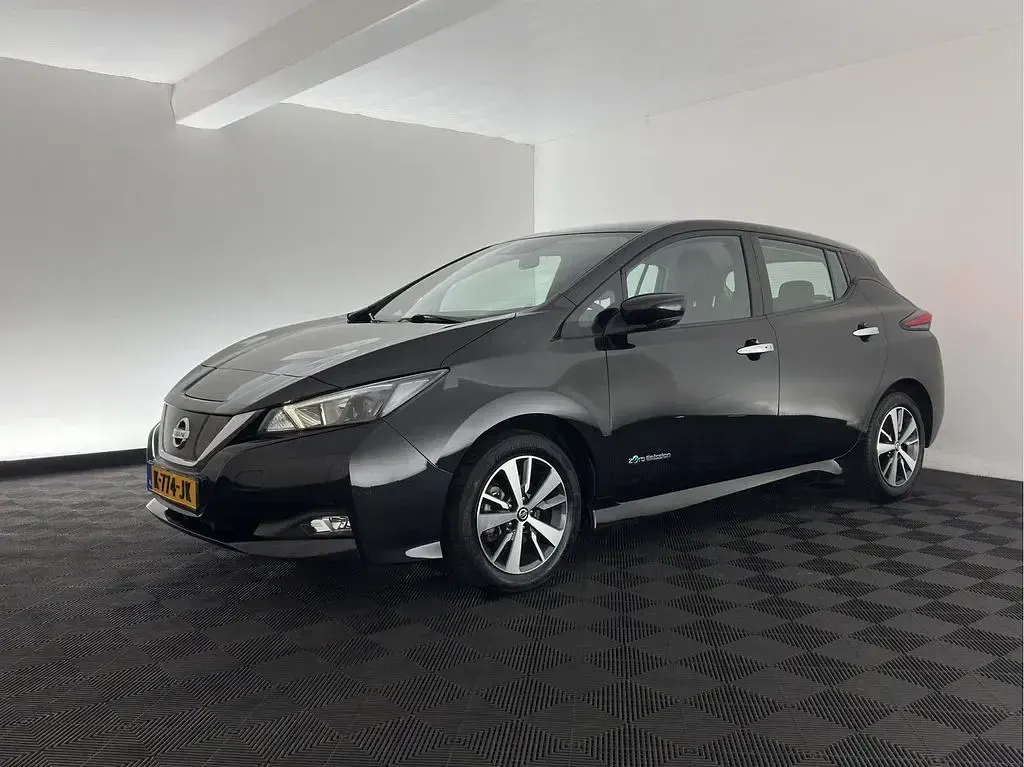 Gebraucht Nissan Leaf Acenta 110 kW (150 PS) 2020 Schwarz Kleinwagen