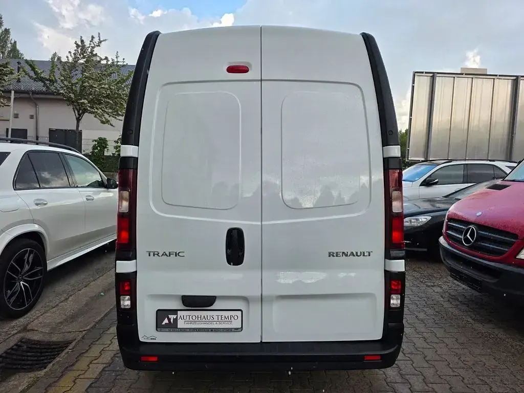 Gebraucht Renault Trafic Komfort 150 PS (110 kW) 2023 Weiß Van / Kleinbus