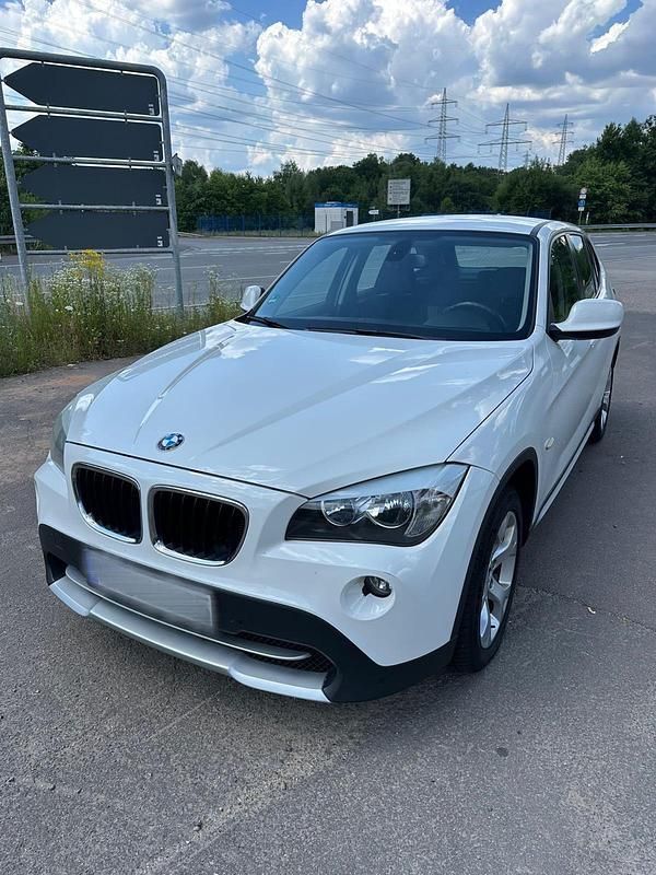 Weiß Gebraucht 2011 BMW X1 SUV | 6.200 € (Etwas zu teuer) - Bild 1/4
