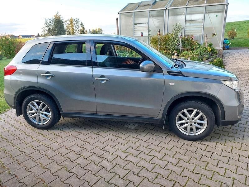 Silber Gebraucht 2015 Suzuki Vitara SUV | 9.250 € (Guter Preis) - Bild 1/4
