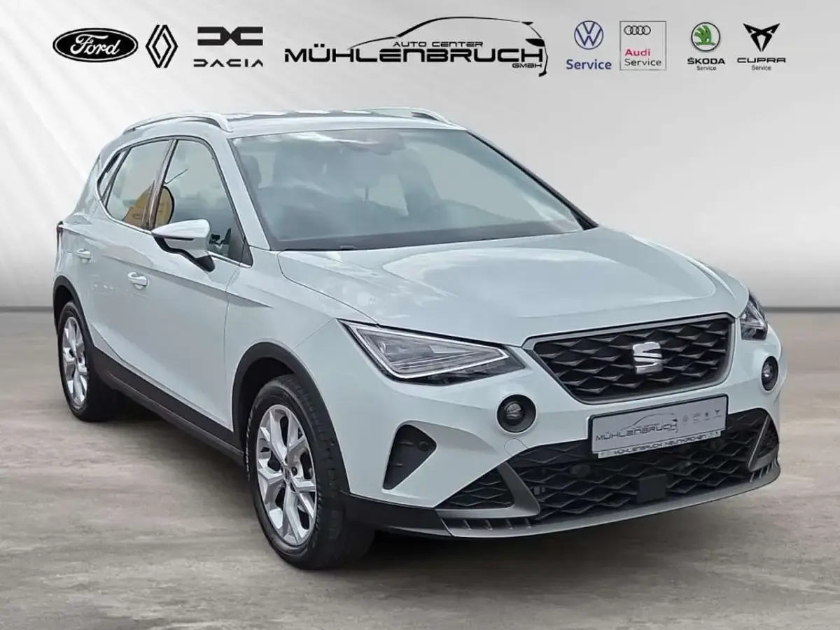 Gebraucht Seat Arona FR 110 PS (80 kW) 2024 Nevada weiss metallic / dach magnetic gr (metallic) SUV