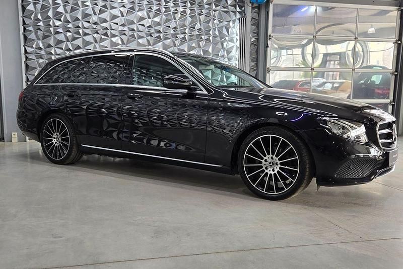 Gebraucht Mercedes E200 Avantgarde 150 PS (110 kW) 2019 Schwarz Kombi