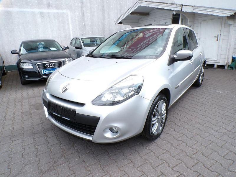 Silber Gebraucht 2012 Renault Clio IV Night&Day Limousine | 7.490 € (Guter Preis) - Bild 1/4