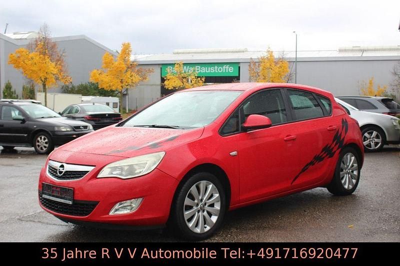 Rot Gebraucht 2010 Opel Astra Edition Limousine | 4.400 € (Fairer Preis) - Bild 1/4
