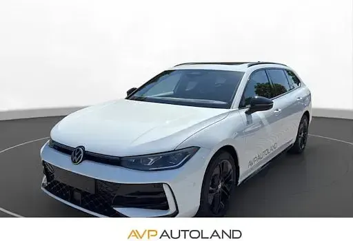 Gebraucht VW Passat R-line 150 PS (110 kW) 2025 Pure white Kombi