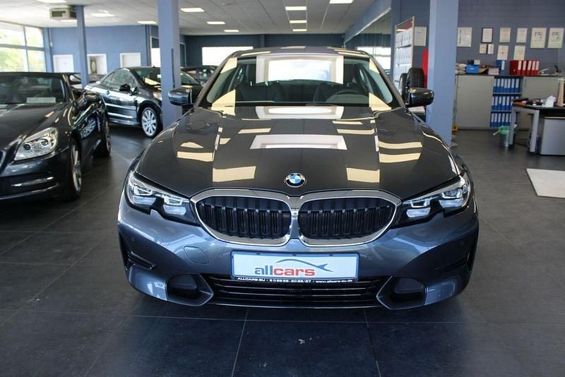 Gebraucht BMW 320 Sport Line 190 PS (139 kW) 2022 Grau Limousine