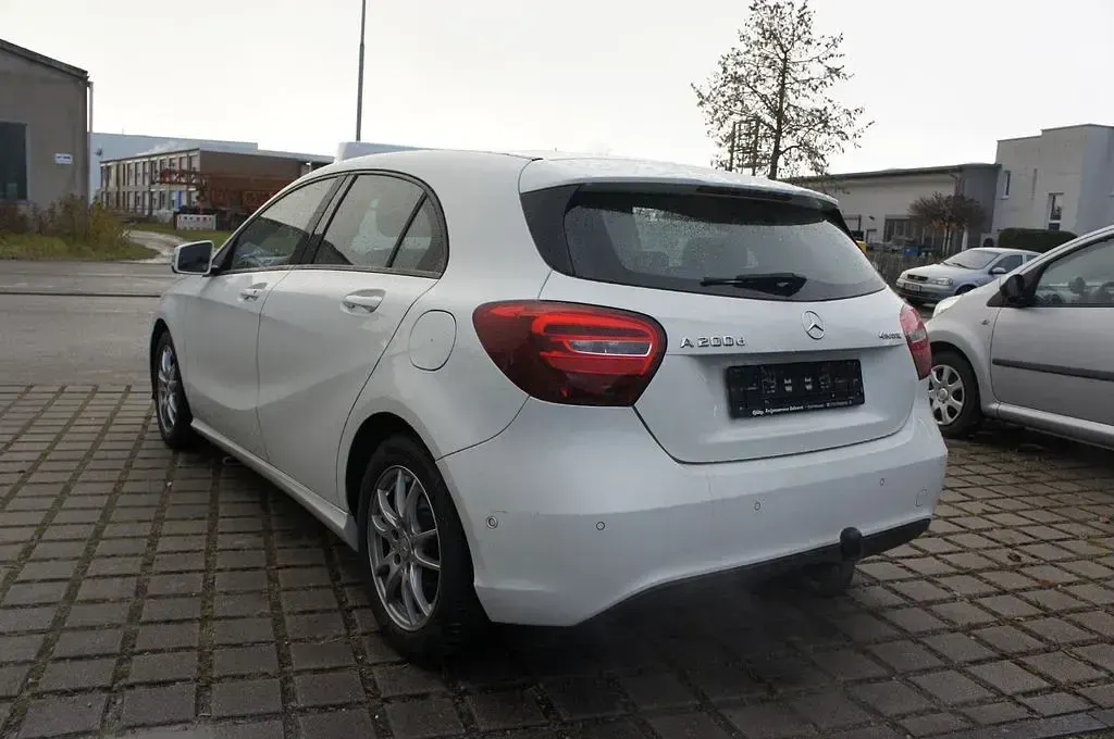 Gebraucht Mercedes A200 136 PS (100 kW) 2015 Weiß Kleinwagen