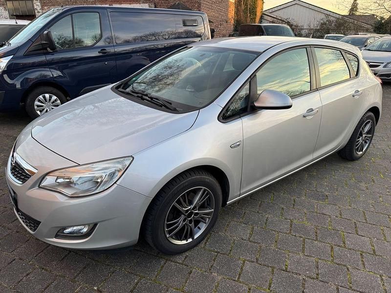 Gebraucht Opel Astra 116 PS (85 kW) 2010 Silber Limousine