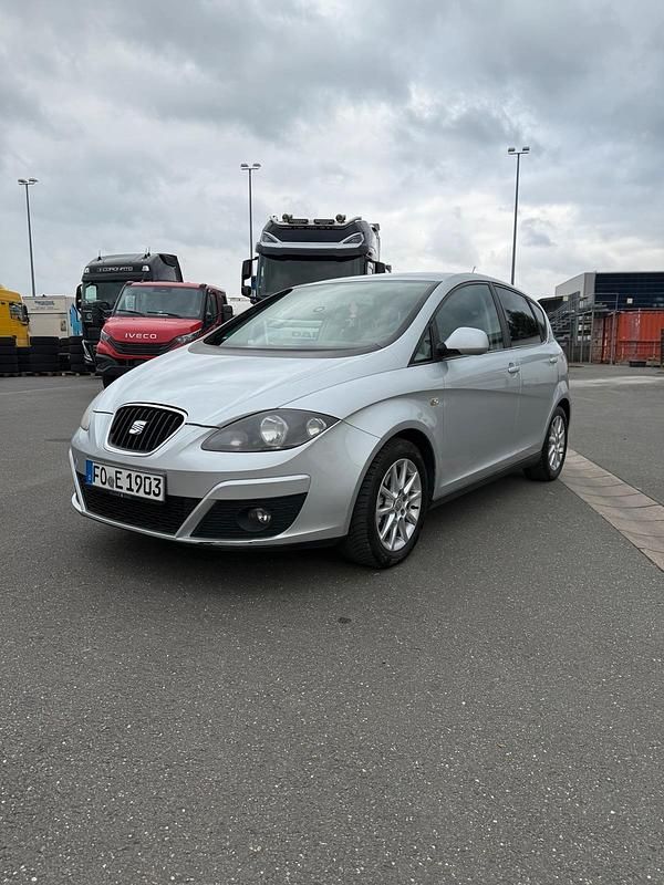 Silber Gebraucht 2011 Seat Altea Limousine | 4.390 € (Etwas zu teuer) - Bild 1/4