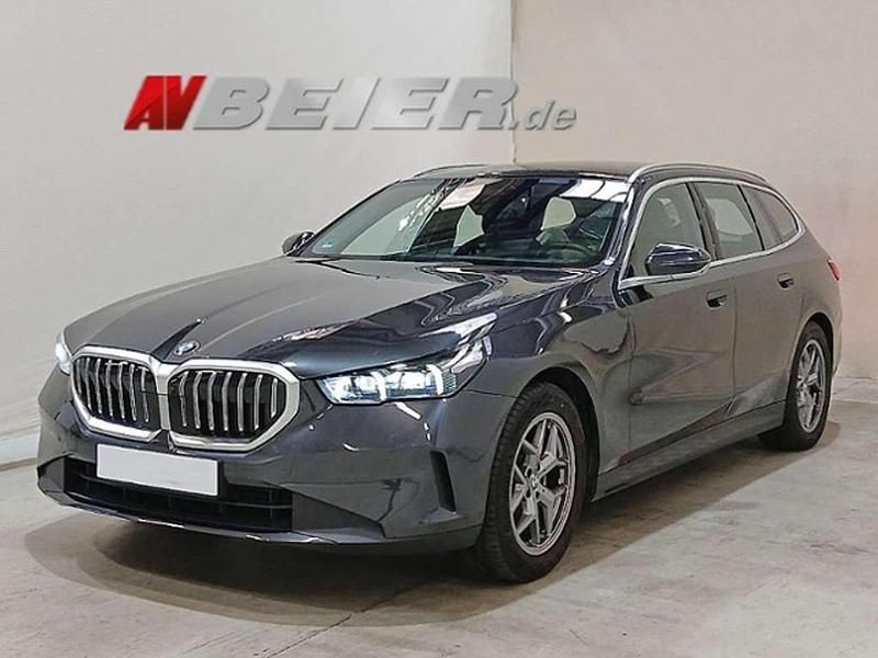 Sophistograu Gebraucht 2024 BMW 520 Kombi | 48.990 € (Superpreis) - Bild 1/4