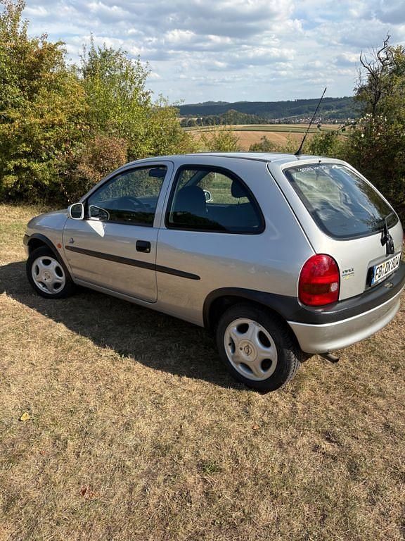 Silber Gebraucht 1998 Opel Corsa Limousine | 1.950 € (Fairer Preis) - Bild 1/4