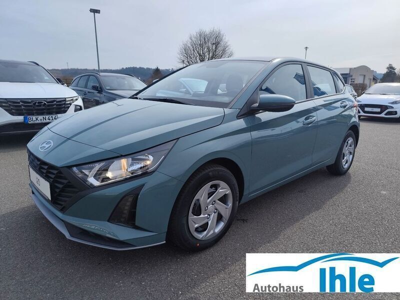 Mangrove green Gebraucht 2025 Hyundai i20 Select Kleinwagen | 19.990 € (Teuer) - Bild 1/4