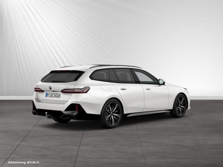 Gebraucht BMW 520 M Sport 197 PS (144 kW) 2025 Mineralweiß Kombi