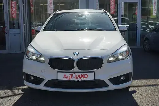 Używany BMW 218 Advantage 136 KM (100 kW) 2017 Biały Minivan