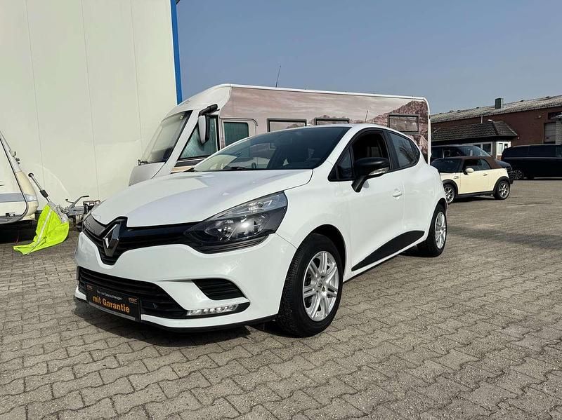 Używany Renault Clio IV Life 73 KM (53 kW) 2017 Biały Hatchback