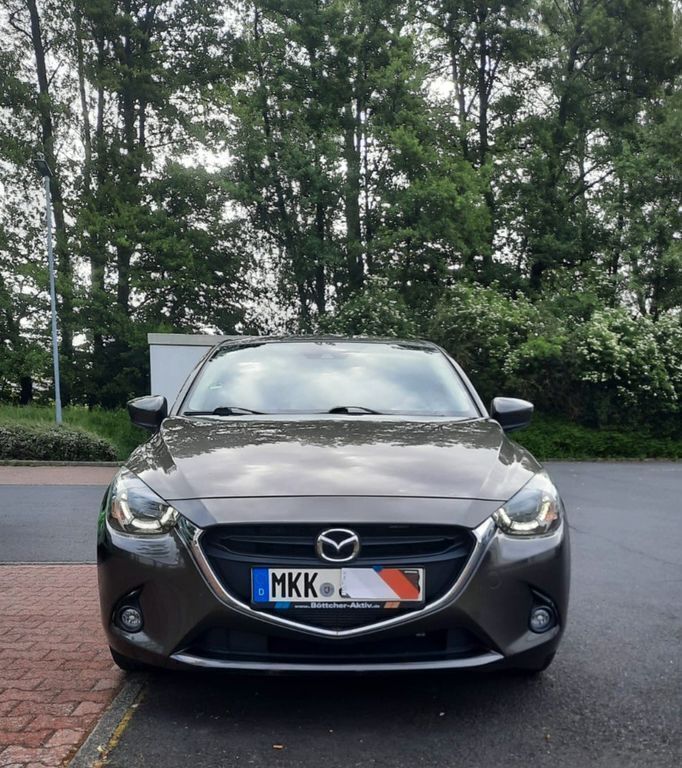 Braun Gebraucht 2016 Mazda 2 Limousine | 13.699 € (Fairer Preis) - Bild 1/4