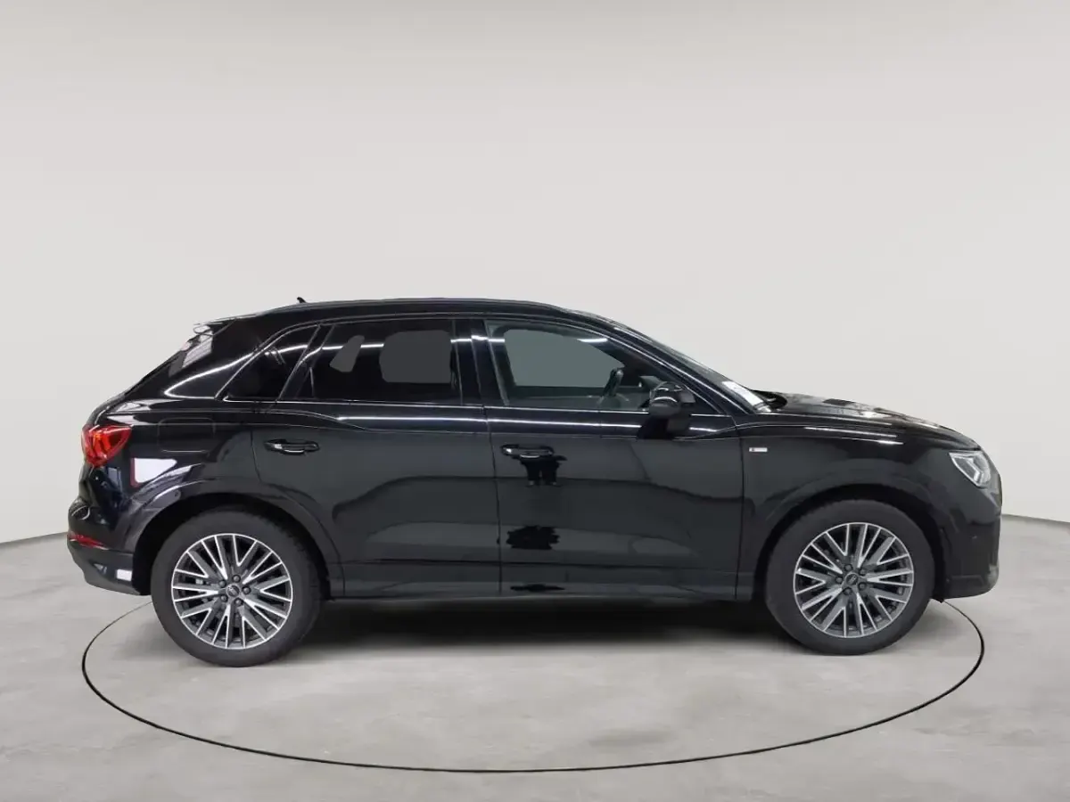 Gebraucht Audi Q3 S-Line 150 PS (110 kW) 2023 Mythosschwarz metallic SUV