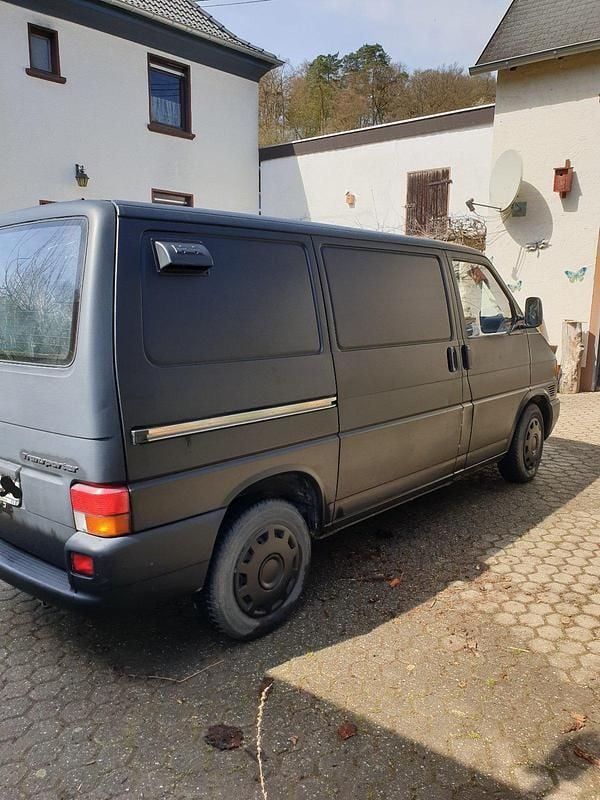 Second-hand VW Transporter 68 CP (50 kW) 1998 Negru Van