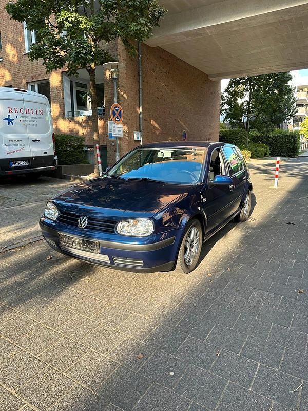 Blau Gebraucht 2002 VW Golf IV Kleinwagen | 1.950 € (Fairer Preis) - Bild 1/4