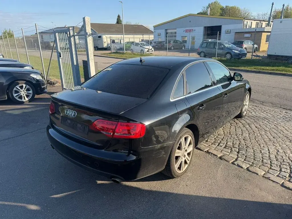 Gebraucht Audi A4 Ambiente 190 PS (139 kW) 2011 Schwarz Limousine