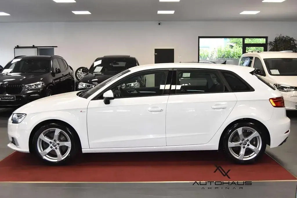 Używany Audi A3 S-Line 150 KM (110 kW) 2019 Biały Sedan/Limuzyna