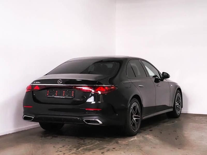 Gebraucht Mercedes E300 AMG 204 PS (150 kW) 2025 Obsidianschwarz metallic Limousine
