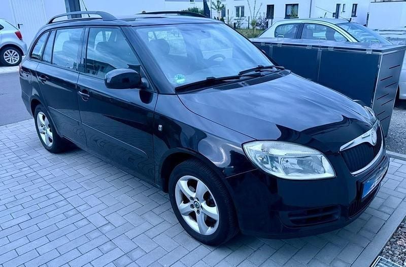 Schwarz Gebraucht 2009 Skoda Fabia Ambiente Kombi | 2.299 € (Fairer Preis) - Bild 1/4