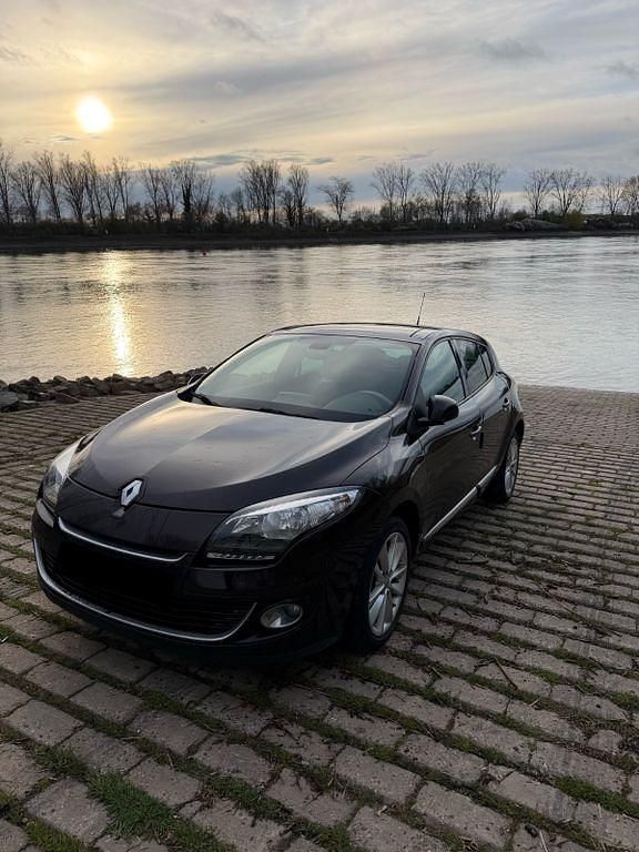 Gebraucht Renault Mégane Luxe 131 PS (96 kW) 2012 Braun Limousine