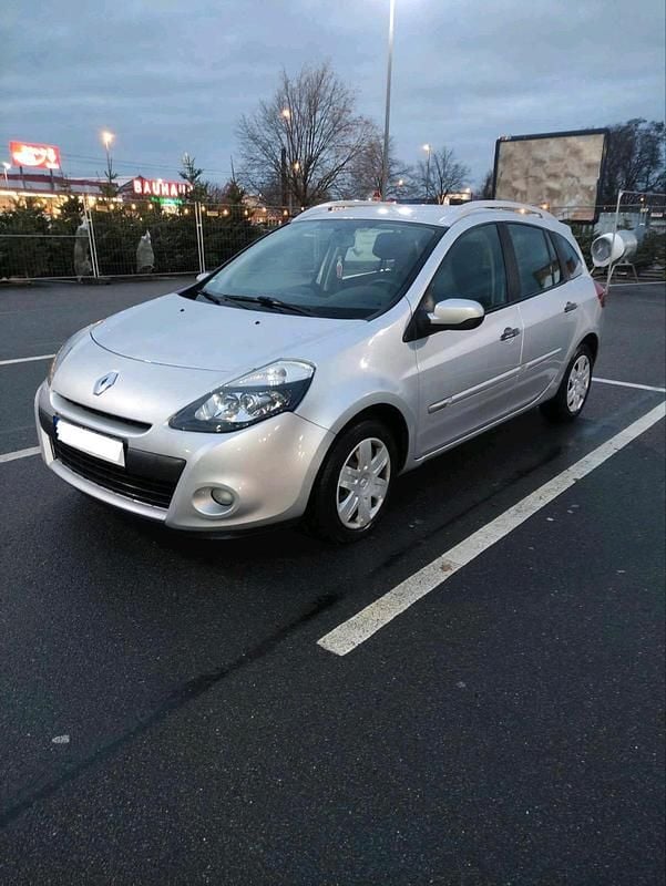 Silber Gebraucht 2009 Renault Clio GrandTour Kombi | 3.700 € (Teuer) - Bild 1/4